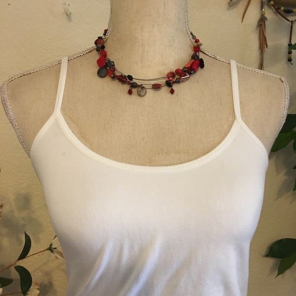 Red tones mixed material beaded fish line necklace - Picture 3 of 8